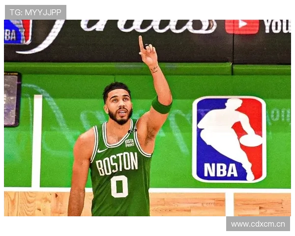 比尔西蒙斯称弗拉格进攻风格类似生涯第三年塔图姆具潜力 比尔西蒙斯称弗拉格进攻风格类似生涯第三年塔图姆具潜力