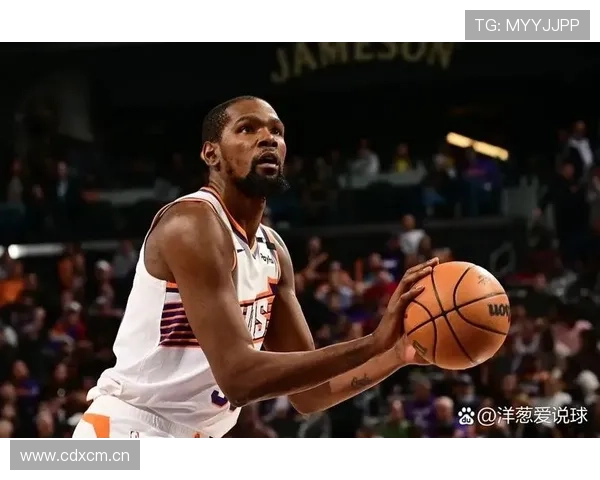 杜兰特首节多次强势单打展现核心统治力八投三中砍下八分带动全队气势 杜兰特首节多次强势单打展现核心统治力八投三中砍下八分带动全队气势